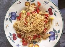 Chinesische Nudeln im Wok Chinesische Nudeln im Wok