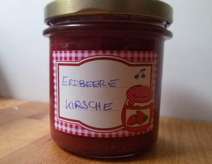 Erdbeer-Kirsch-Fruchtaufstrich