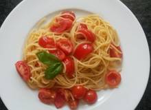 Spaghetti mit Tomaten und Knoblauch