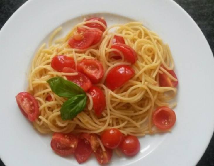 Spaghetti mit Tomaten und Knoblauch Spaghetti mit Tomaten und Knoblauch