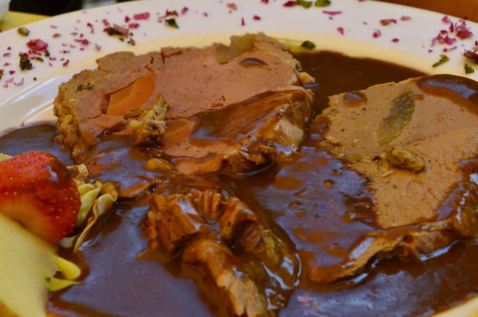 Gespickter Schweinsbraten mit Gemüse Rezept - ichkoche.de Gespickter Schweinsbraten mit Gemüse Rezept - ichkoche.de