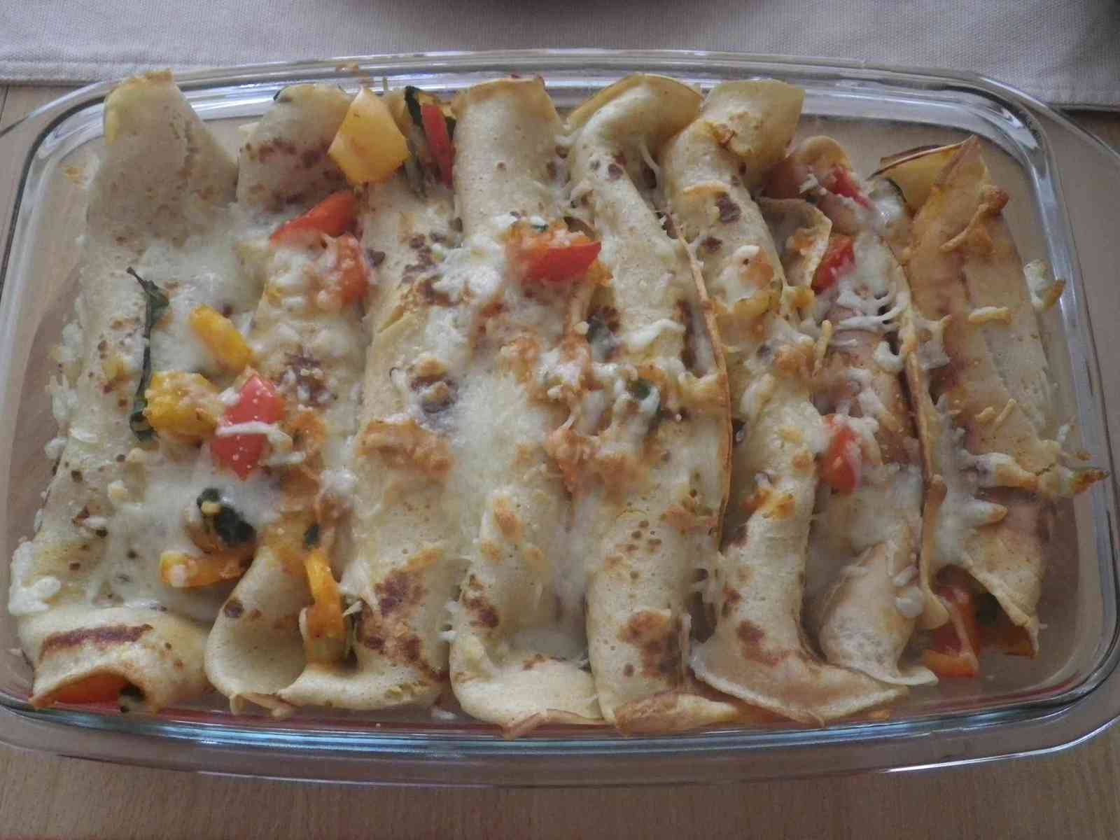 Gefüllte Dinkelpalatschinken mit Mangold und Paprika Gefüllte Dinkelpalatschinken mit Mangold und Paprika