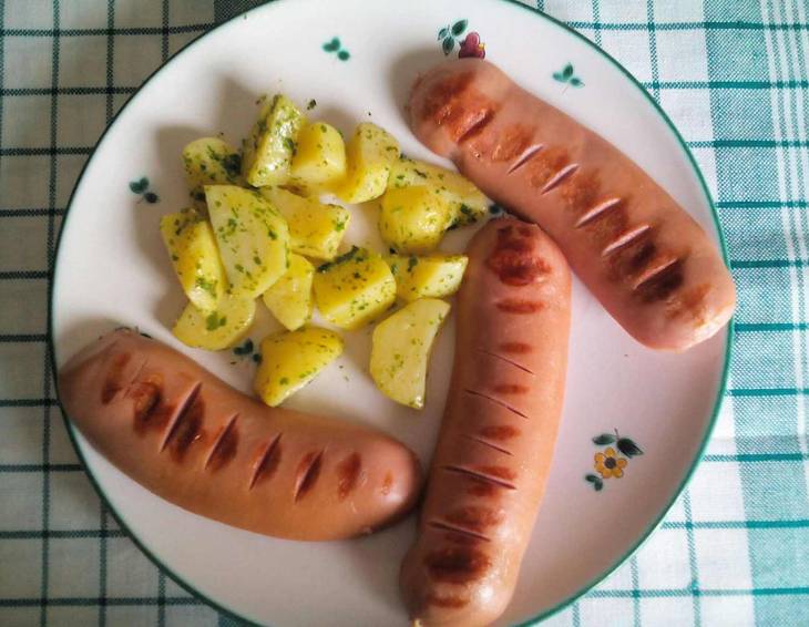 Gebratene Augsburger mit Rösterdäpfeln