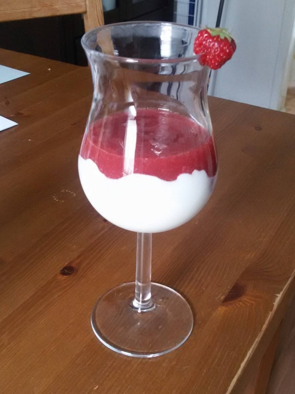 Schlankes Erdbeer-Joghurt-Dessert