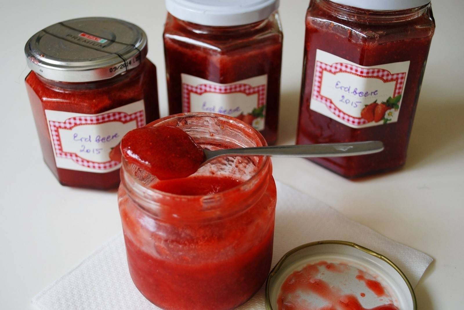 Erdbeermarmelade mit Walderdbeeren Rezept - ichkoche.de