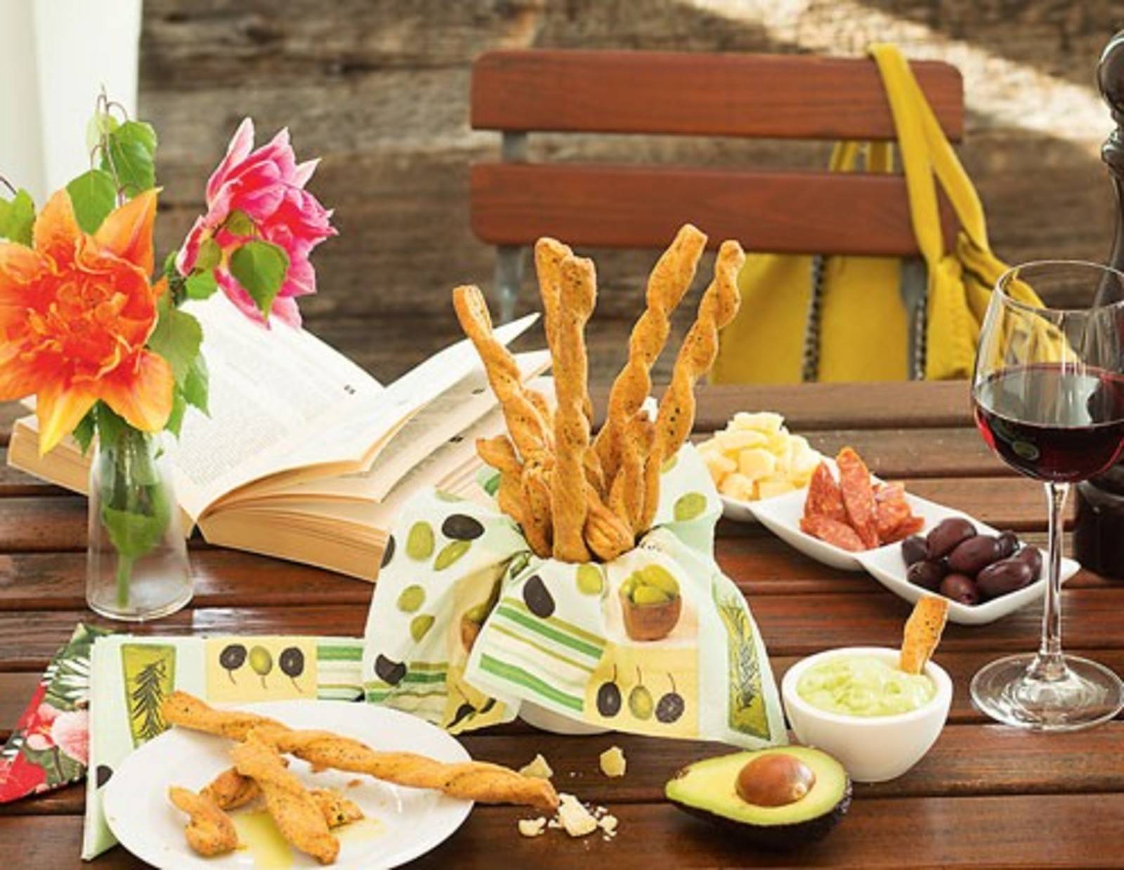 Speck-Grissini mit Avocado-Dip Rezept