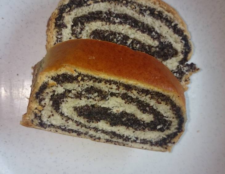 Mohnstrudel aus Germteig Mohnstrudel aus Germteig