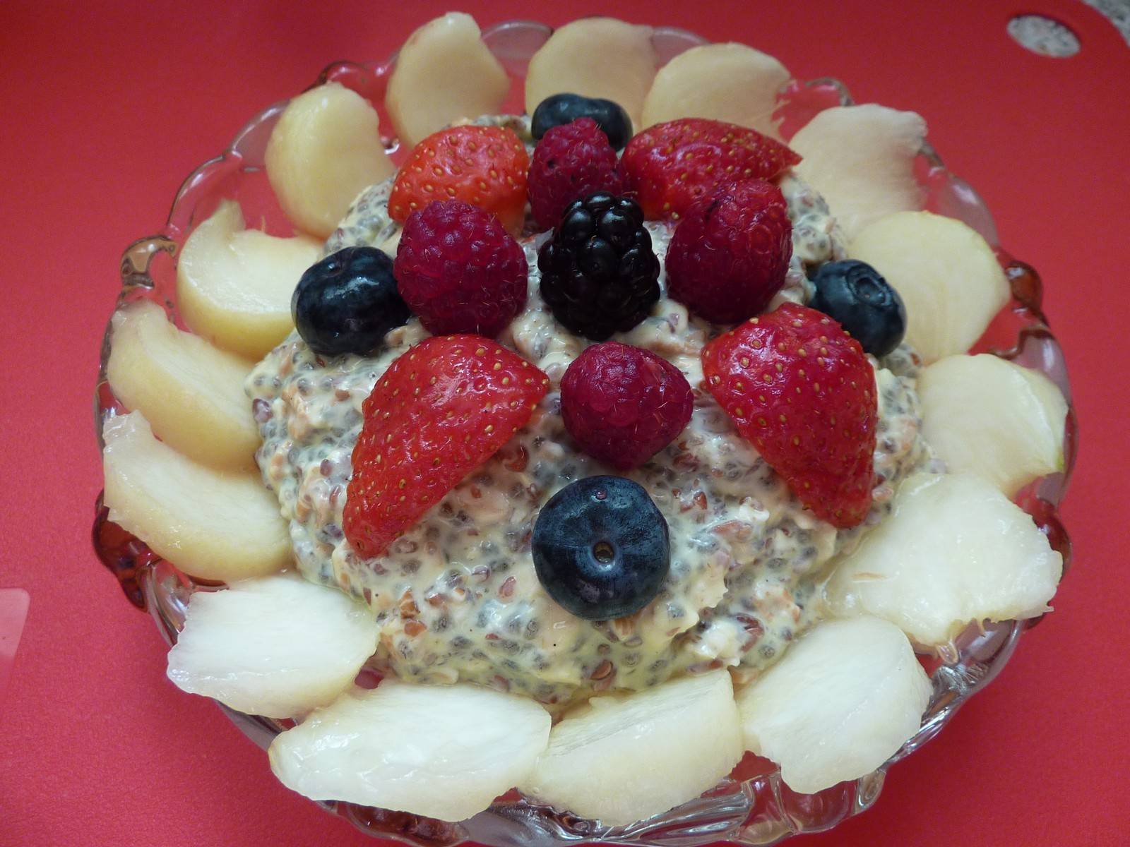 Müsli mit Pfirsich, Beeren und Haselnuss Rezept - ichkoche.de Müsli mit Pfirsich, Beeren und Haselnuss Rezept - ichkoche.de