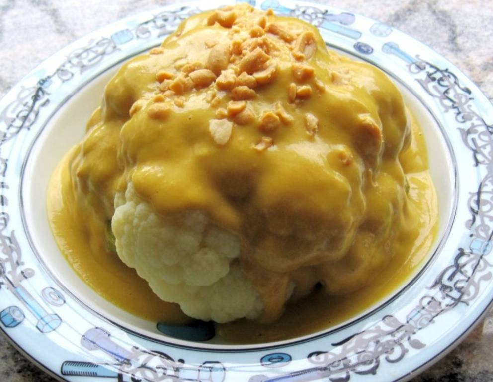 Karfiol mit Erdnuss-Sauce aus dem Druckkochtopf Karfiol mit Erdnuss-Sauce aus dem Druckkochtopf