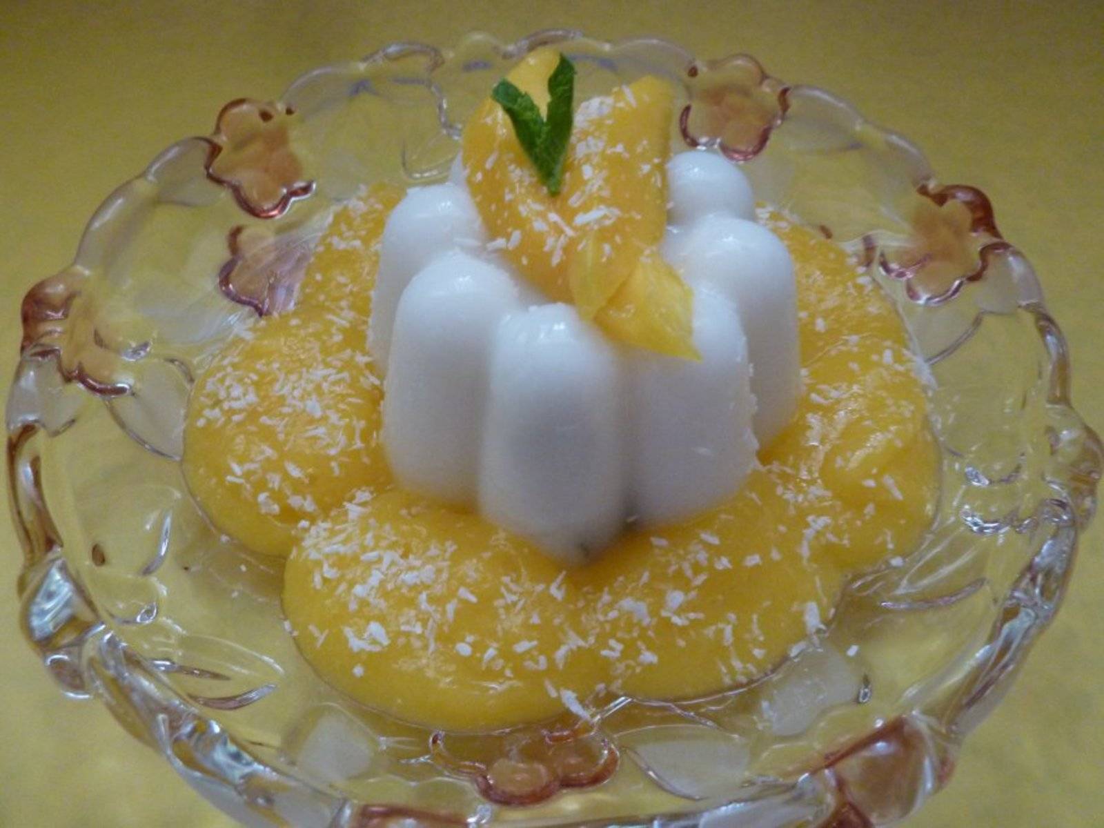 Kokospudding mit Mangomus Rezept - ichkoche.de Kokospudding mit Mangomus Rezept - ichkoche.de