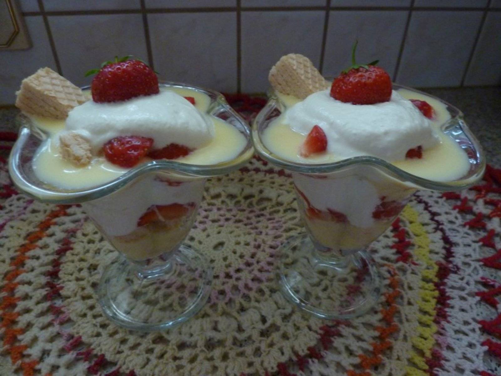 Erdbeer-Vanille-Schichtdessert