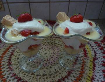 Erdbeer-Vanille-Schichtdessert