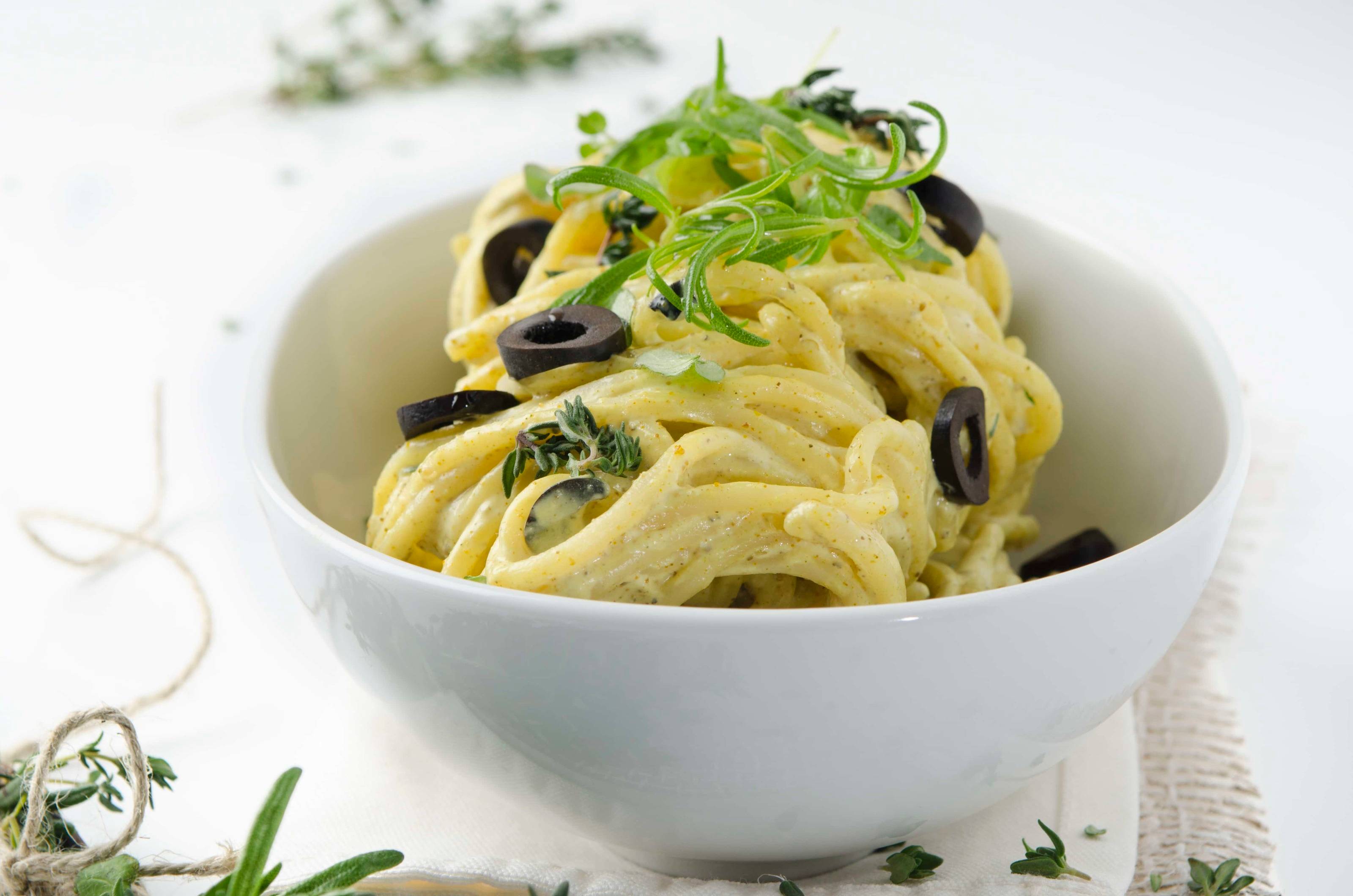 Spaghetti mit Curry, Oliven und Kräutern Rezept