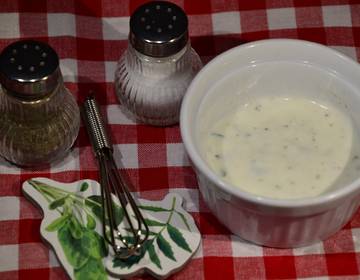Knoblauch-Kräutersauce Knoblauch-Kräutersauce