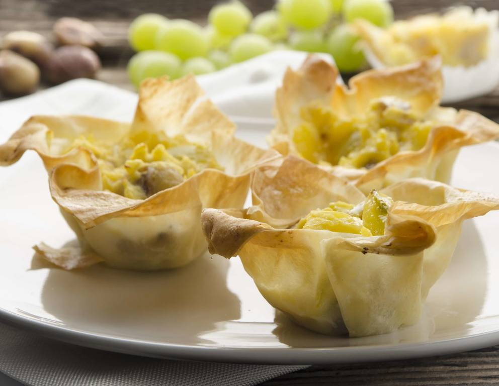 Strudelschüsserl mit Maroni, Kartoffeln und Weintrauben Strudelschüsserl mit Maroni, Kartoffeln und Weintrauben