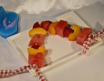 Melonen-Obst-Spieße Melonen-Obst-Spieße
