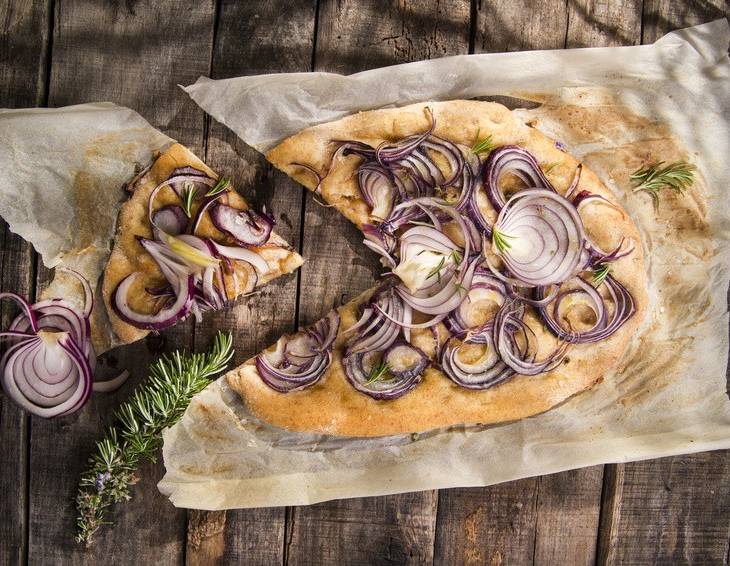 Focaccia mit Zwiebeln Focaccia mit Zwiebeln