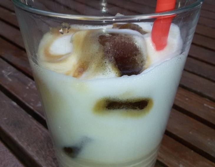 Eis-Kaffee-Latte Eis-Kaffee-Latte