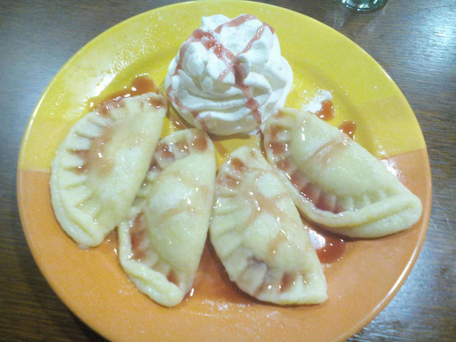 Erdbeeren in Erdbeerbutter mit Mascarpone-Taschen Rezept - ichkoche.de