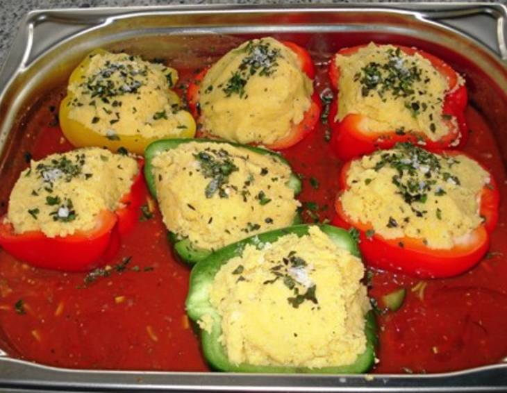 Paprika mit Polenta gefüllt