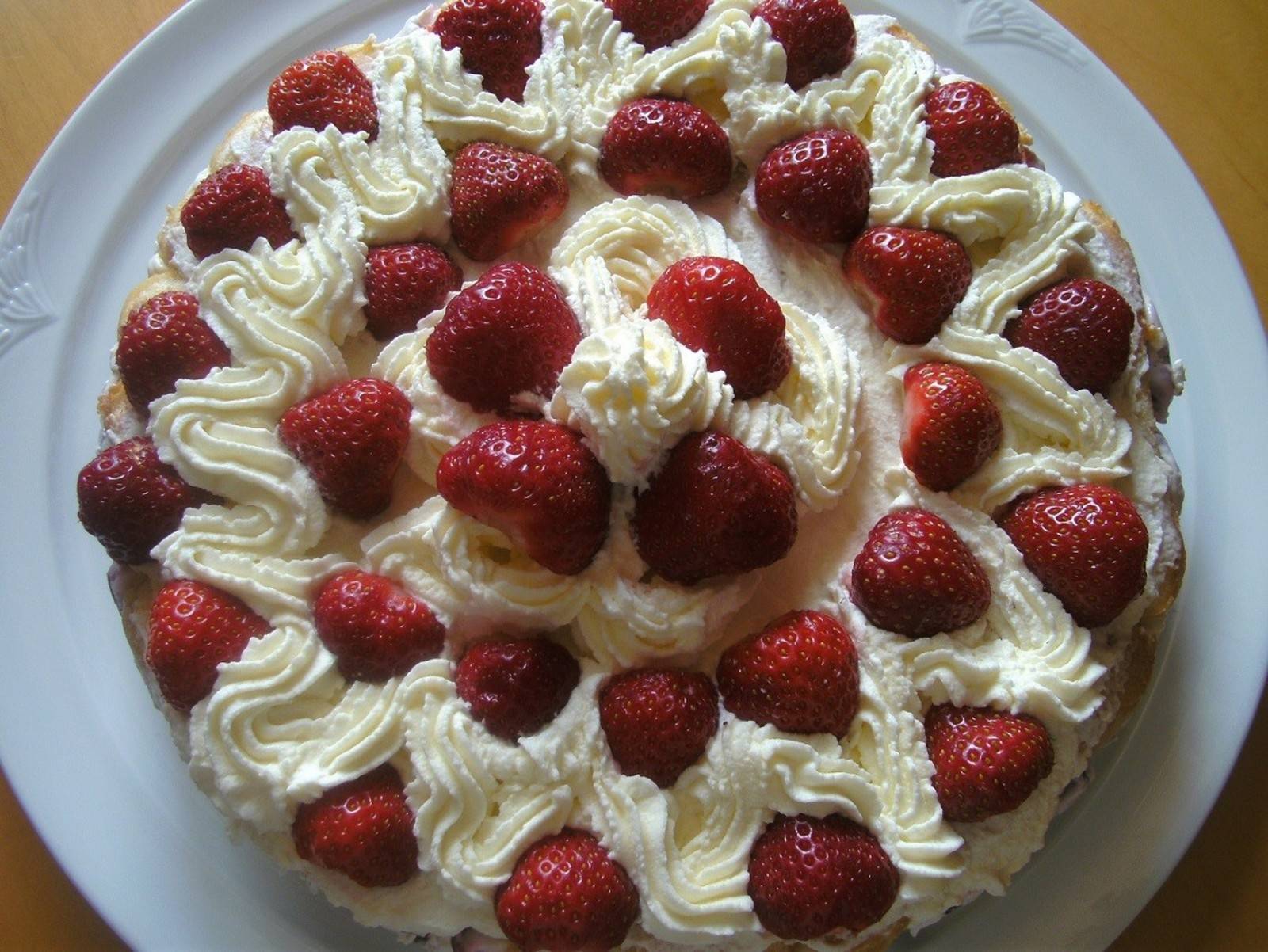 Erdbeer-Biskotten-Torte