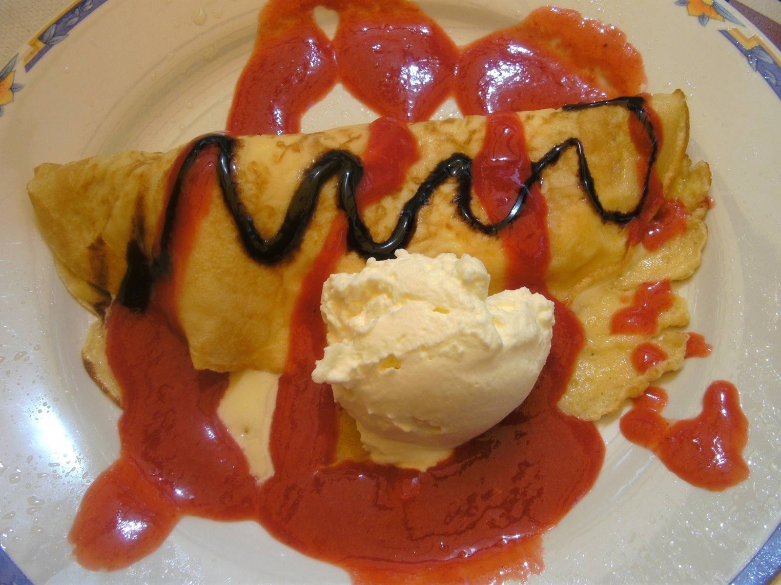 Eispalatschinken mit Erdbeersauce Rezept - ichkoche.at Eispalatschinken mit Erdbeersauce Rezept - ichkoche.at