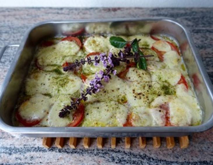 Überbackene Polenta mit Tomaten und Mozzarella Überbackene Polenta mit Tomaten und Mozzarella