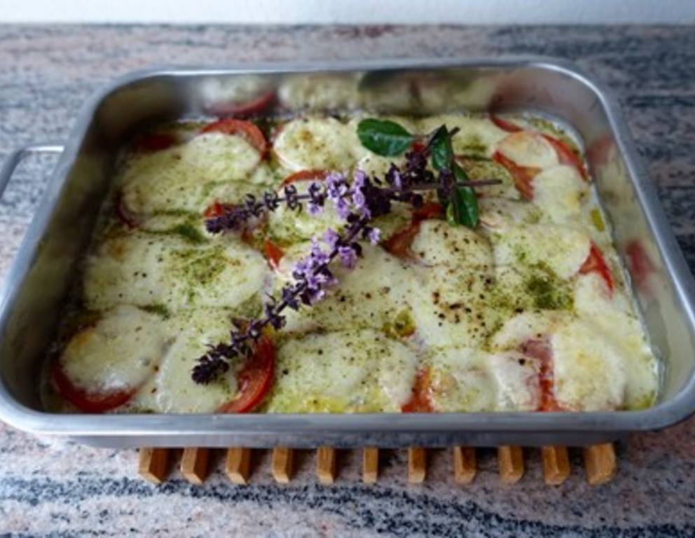 Überbackene Polenta mit Tomaten und Mozzarella Überbackene Polenta mit Tomaten und Mozzarella