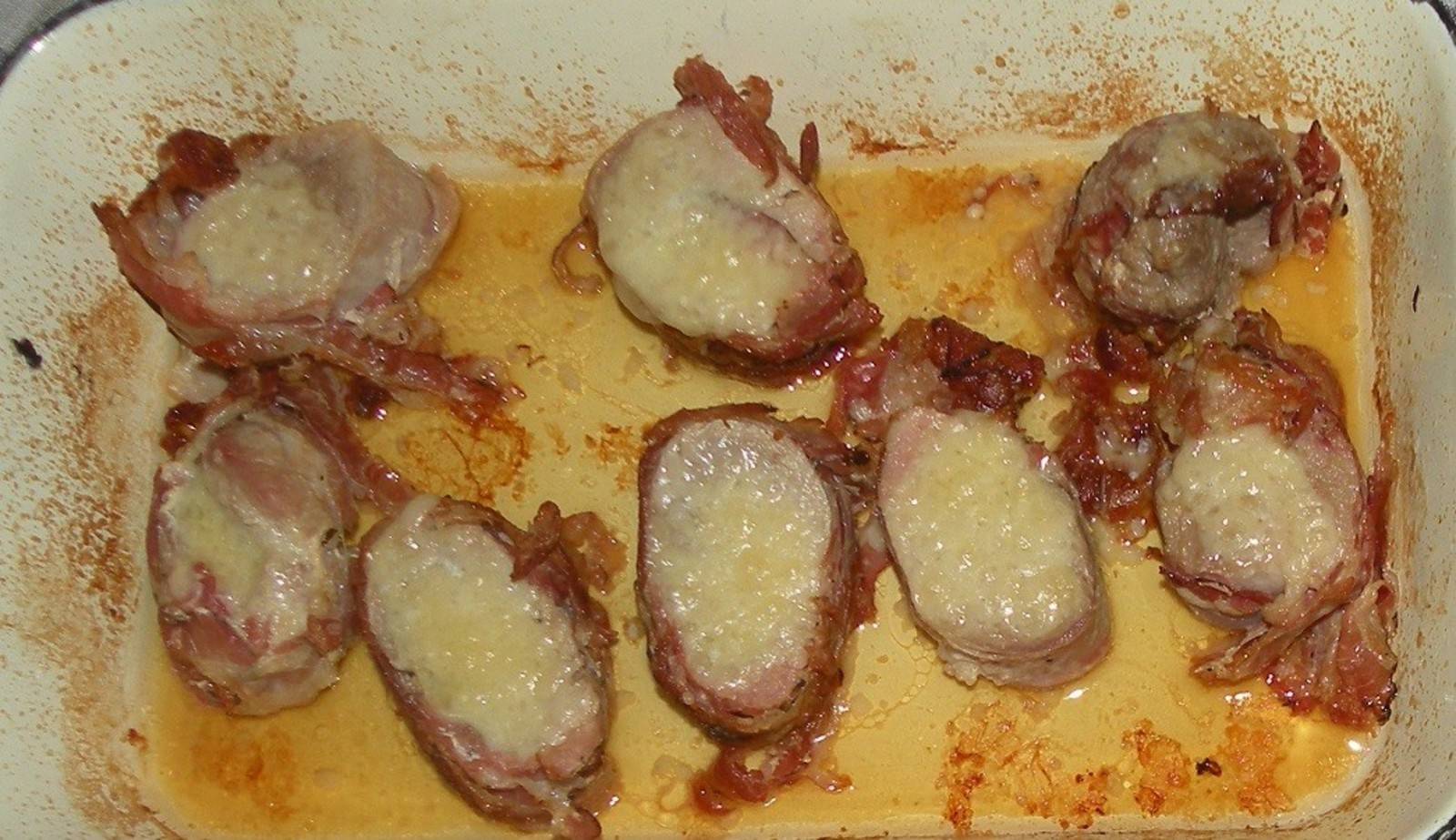 Schweinsmedaillons im Speckmantel mit Parmesan