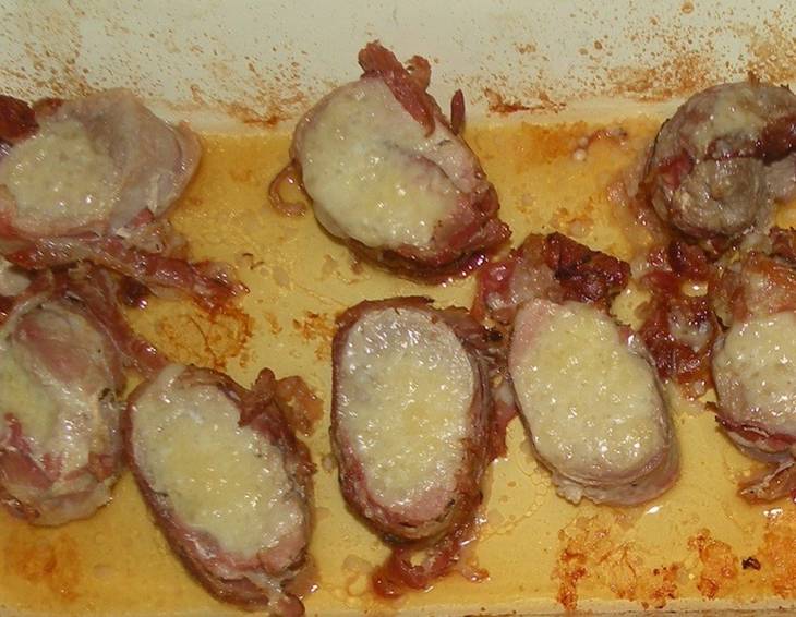 Schweinsmedaillons im Speckmantel mit Parmesan