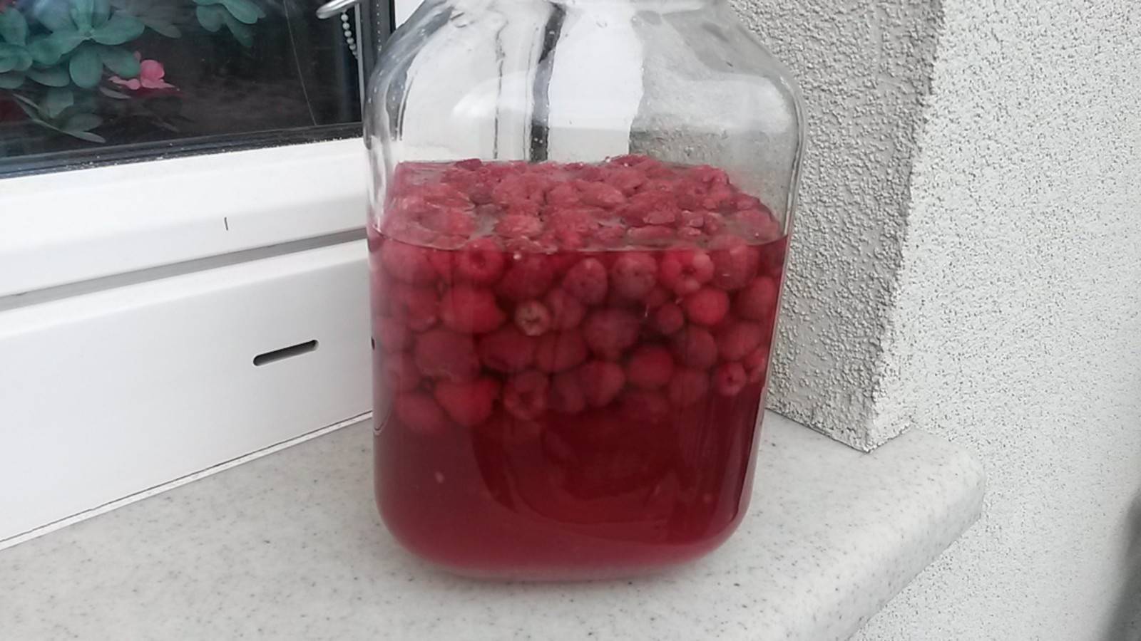 Himbeerlikör mit Bacardi Rezept - ichkoche.de Himbeerlikör mit Bacardi Rezept - ichkoche.de