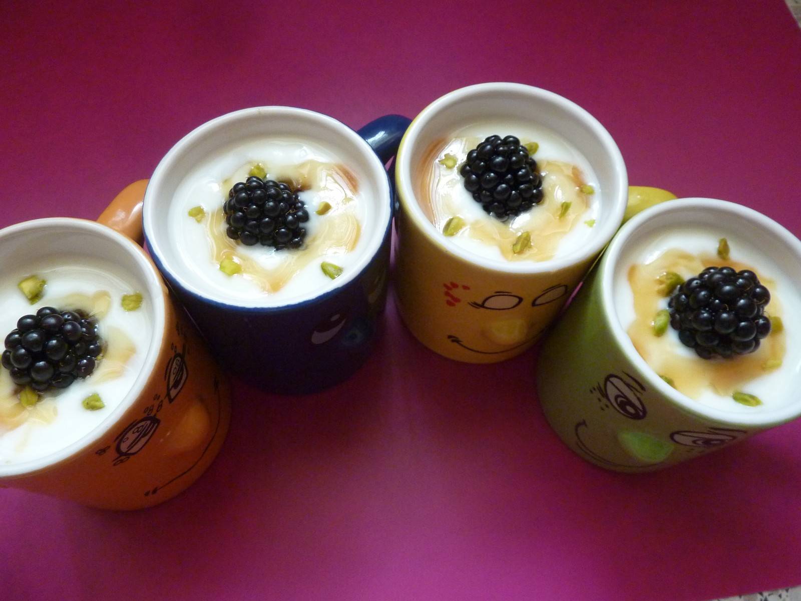 Obersjoghurt mit Brombeeren