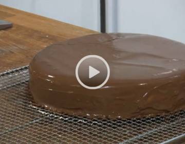 Video - Torte mit Marzipan eindecken und glasieren