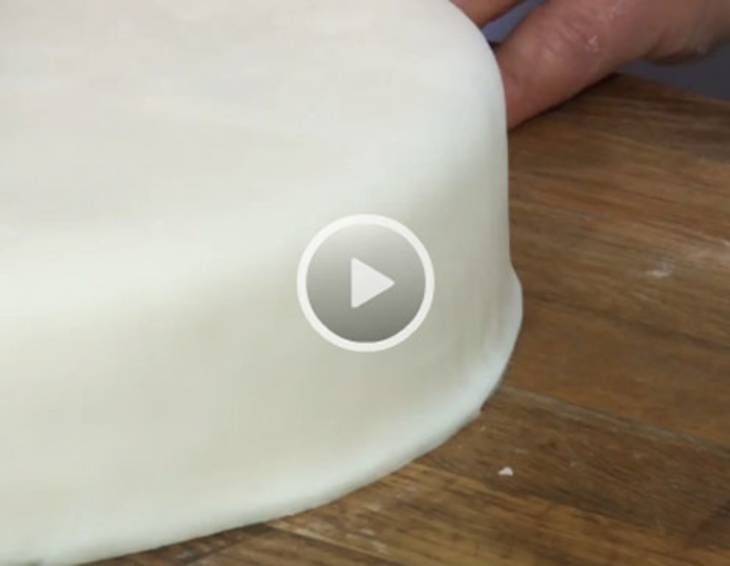 Video - Torte mit Rollfondant eindecken