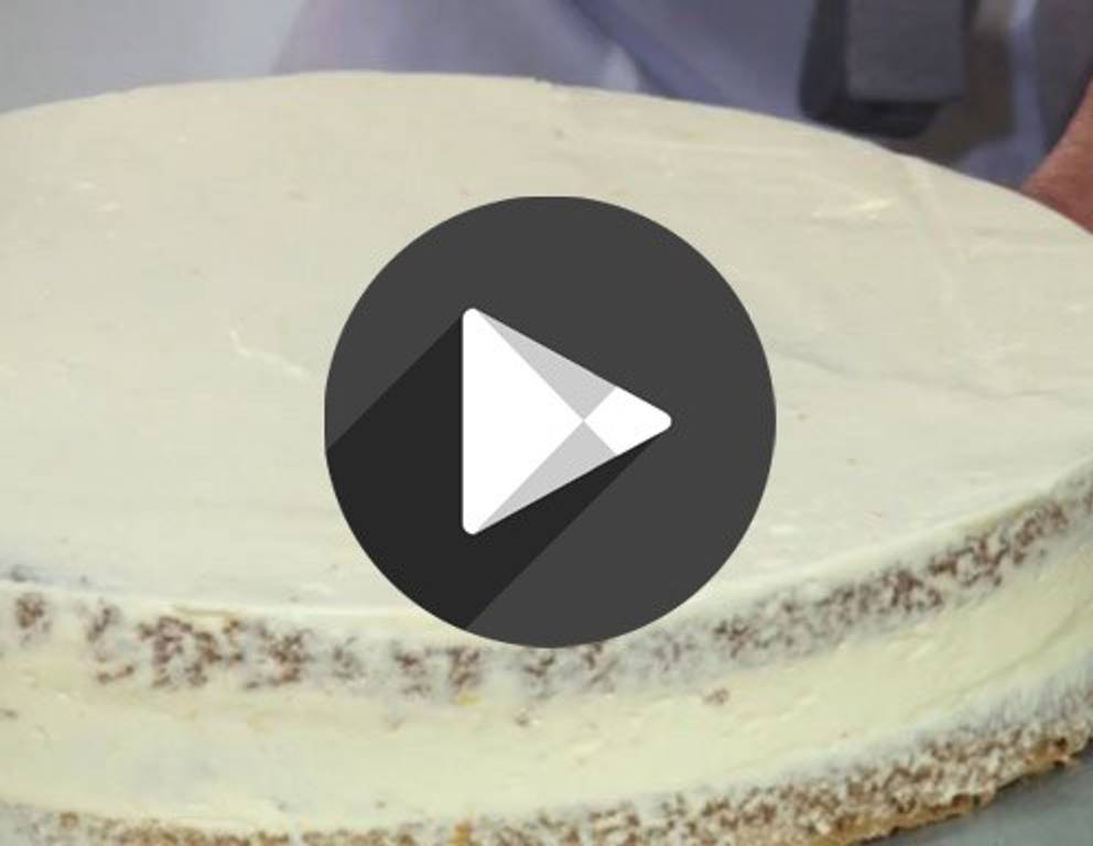 Torte füllen und einstreichen Torte füllen und einstreichen