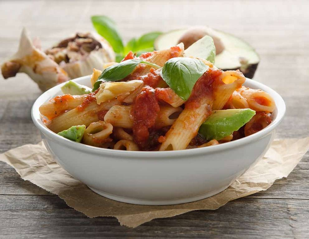Penne al pomodoro mit Avocado Penne al pomodoro mit Avocado