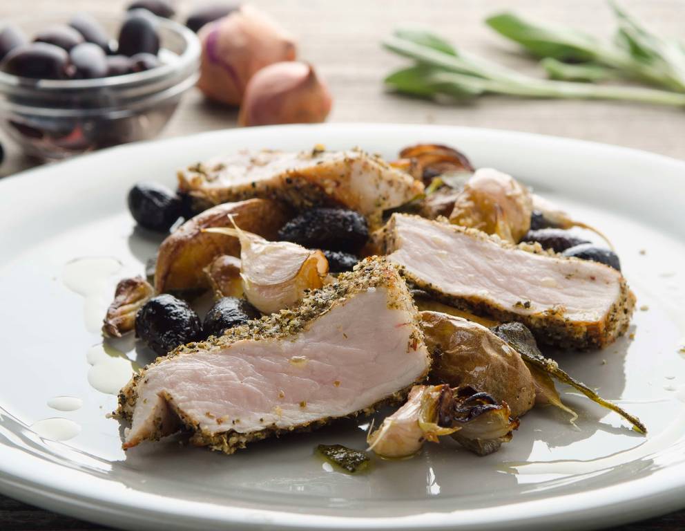 Schweinerücken im Haselnuss-Kräuter-Mantel Schweinerücken im Haselnuss-Kräuter-Mantel