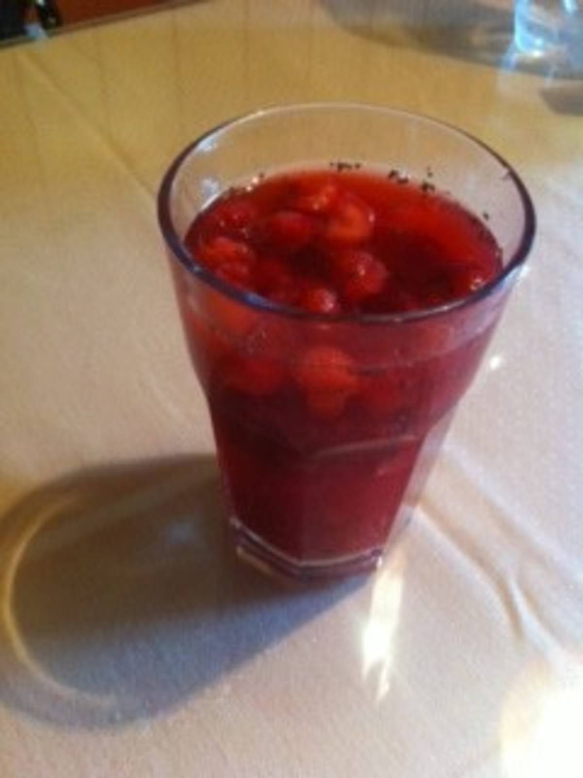 Selbstgemachter Früchte-Eistee Rezept - ichkoche.de Selbstgemachter Früchte-Eistee Rezept - ichkoche.de