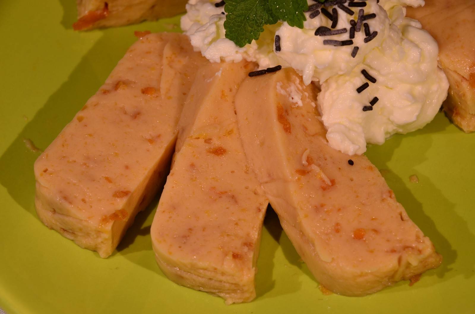 Pfirsich-Parfait mit Zitronenmelisse Rezept - ichkoche.ch Pfirsich-Parfait mit Zitronenmelisse Rezept - ichkoche.ch