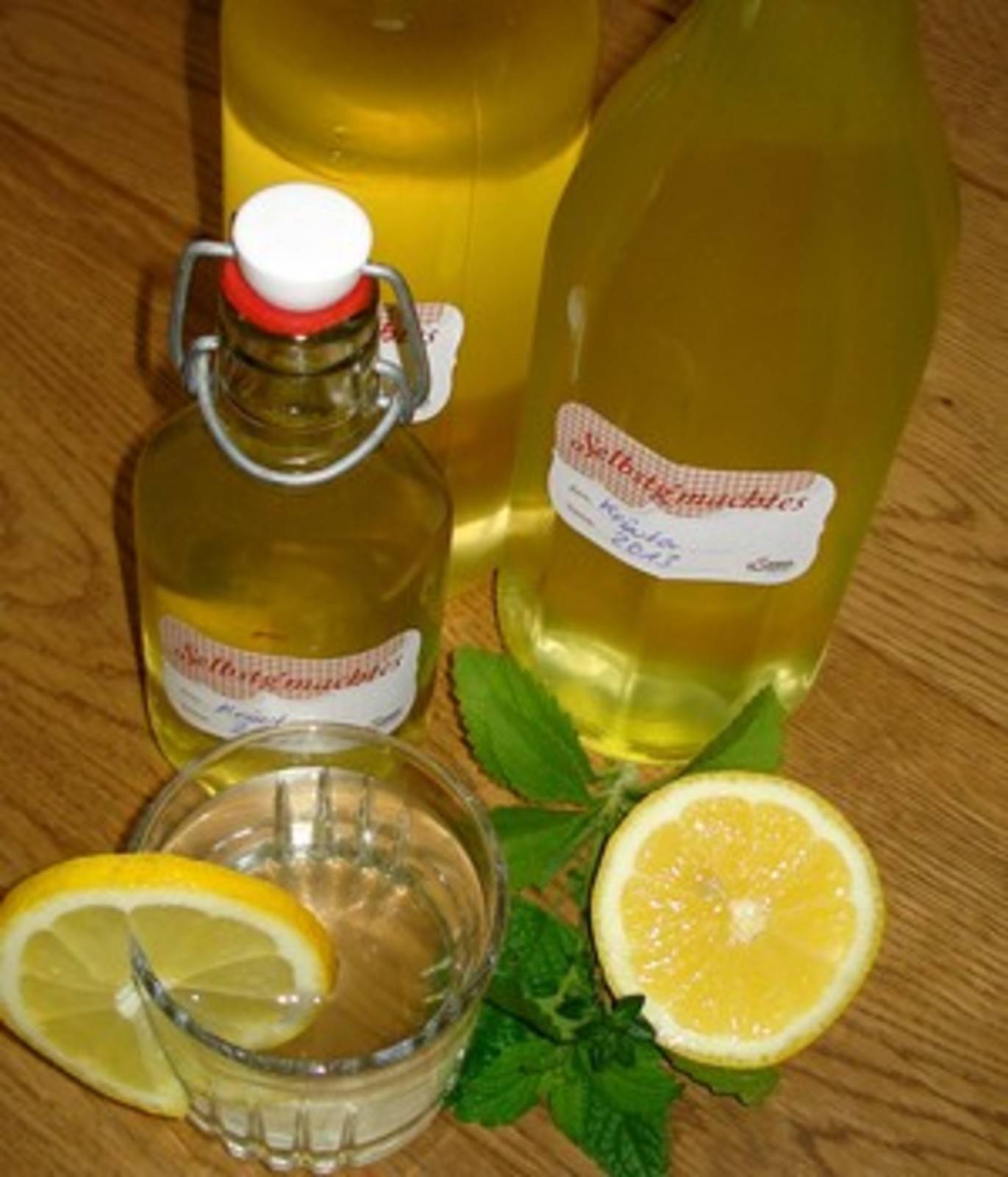 Altmeloner Kräutersirup Rezept - ichkoche.de Altmeloner Kräutersirup Rezept - ichkoche.de