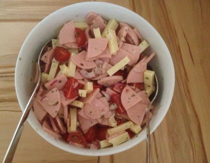 Wurstsalat mit Paradeisern