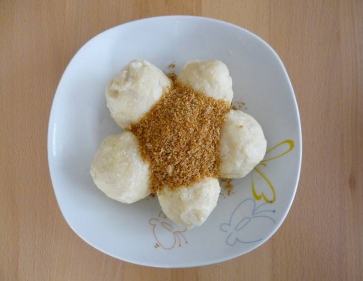 Zwetschkenknödel aus Topfenteig Zwetschkenknödel aus Topfenteig
