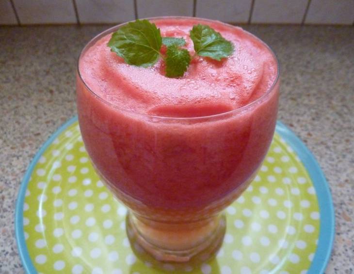 Fruchtiger Sommer-Drink Fruchtiger Sommer-Drink