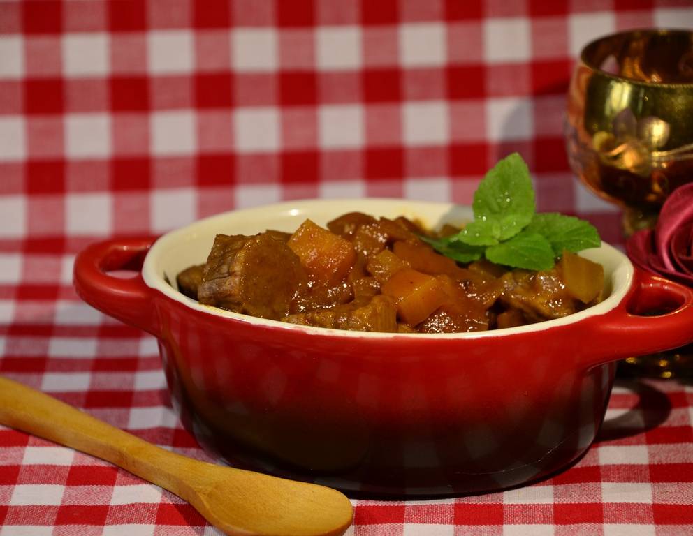 Rindsragout in Rotwein Rindsragout in Rotwein