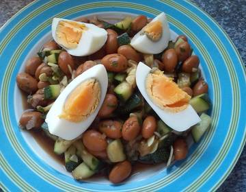 Zucchini-Wachtelbohnensalat Zucchini-Wachtelbohnensalat