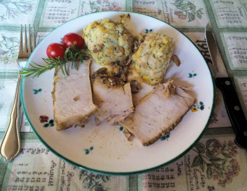 Schweinsbraten mit Kräutern Schweinsbraten mit Kräutern