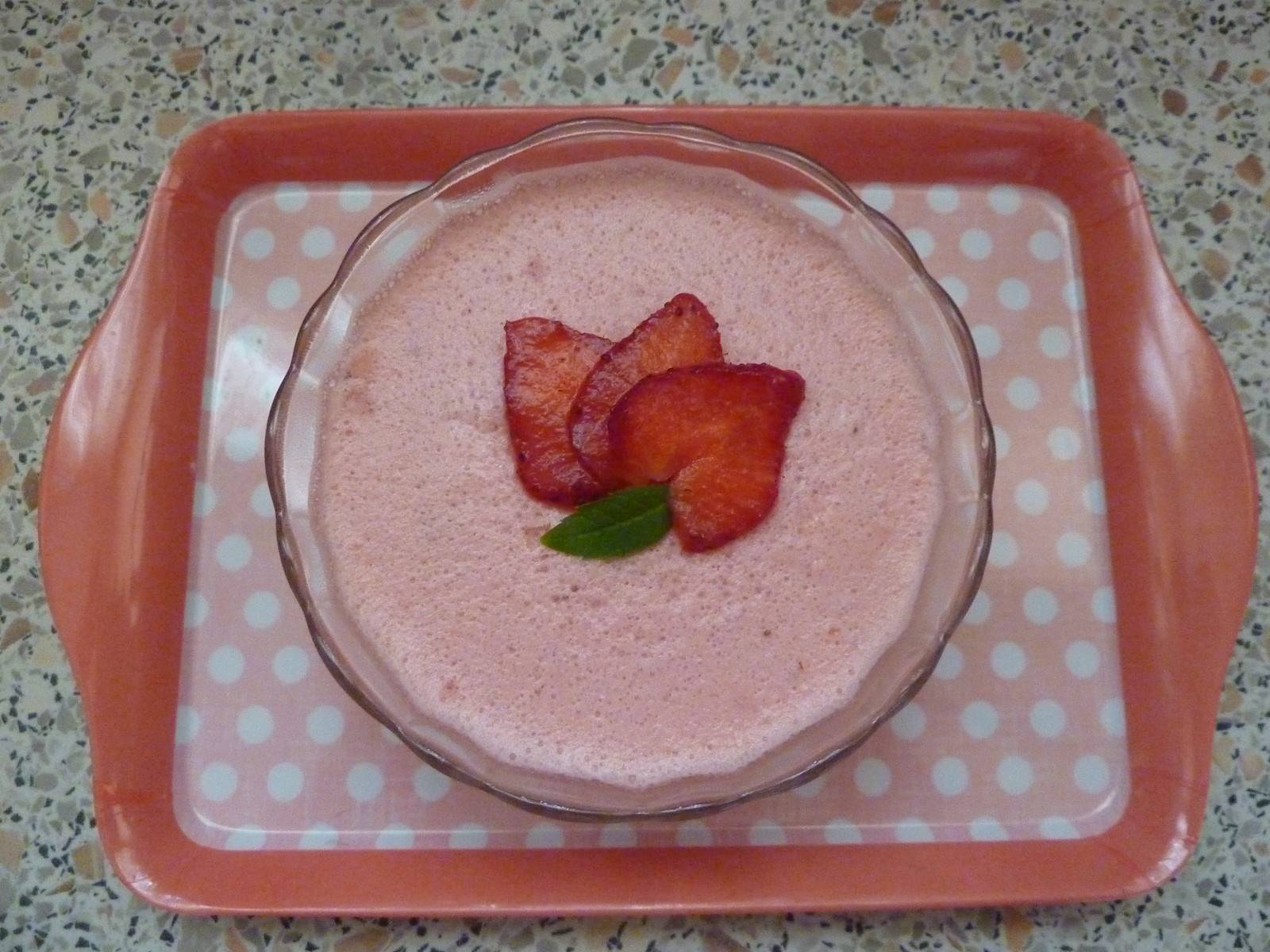 Fruchtige Buttermilchspeise