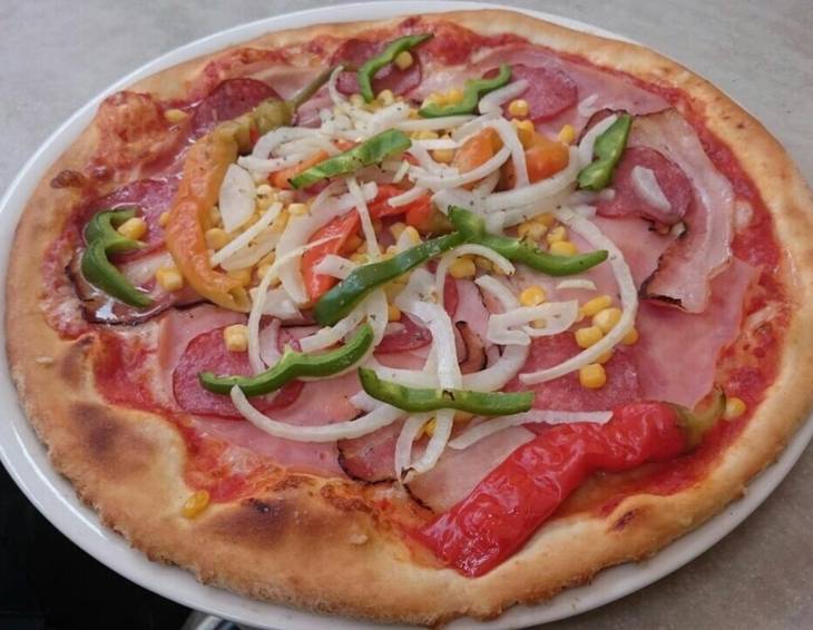 Pizza mit Pepperoni