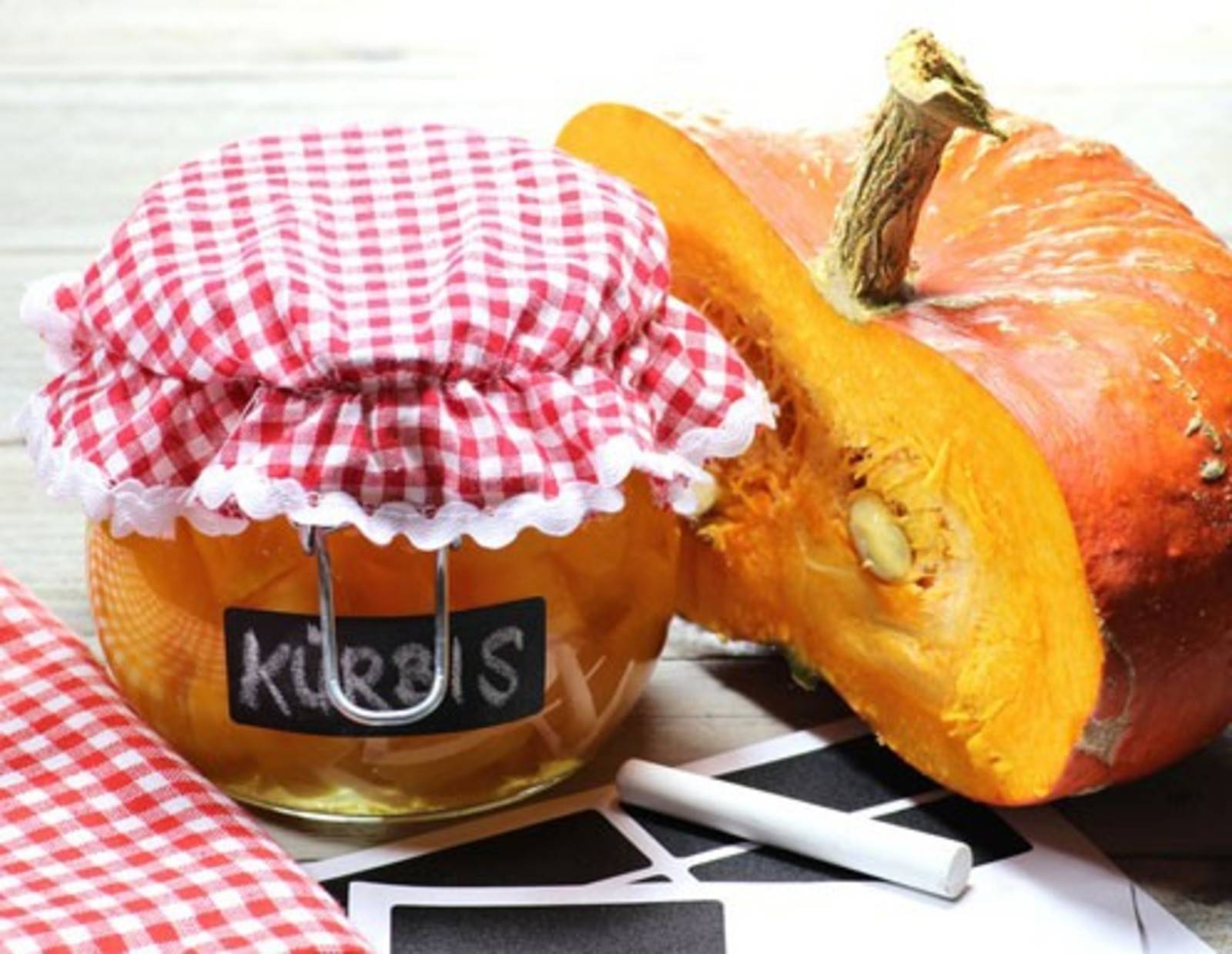 Eingelegter Kürbis mit Schalotten, Chili und Senf Rezept - ichkoche.de Eingelegter Kürbis mit Schalotten, Chili und Senf Rezept - ichkoche.de