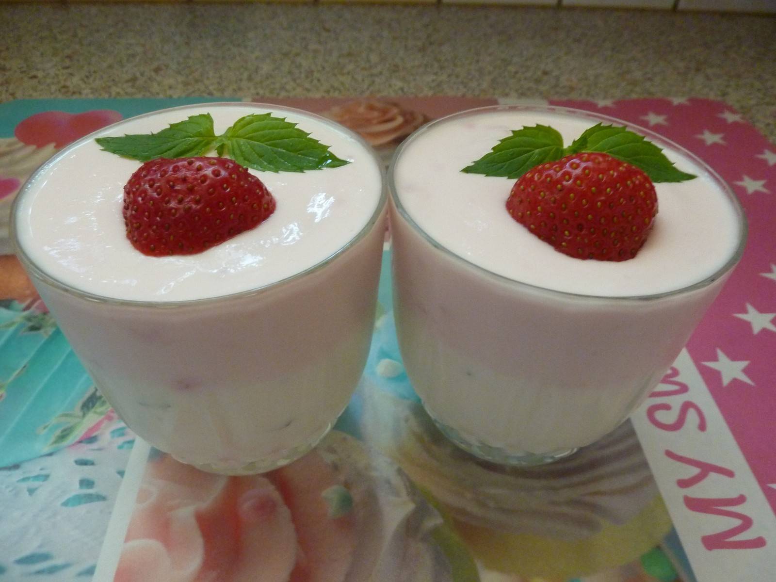 Erdbeer-Minze-Schichtdessert Rezept - ichkoche.de